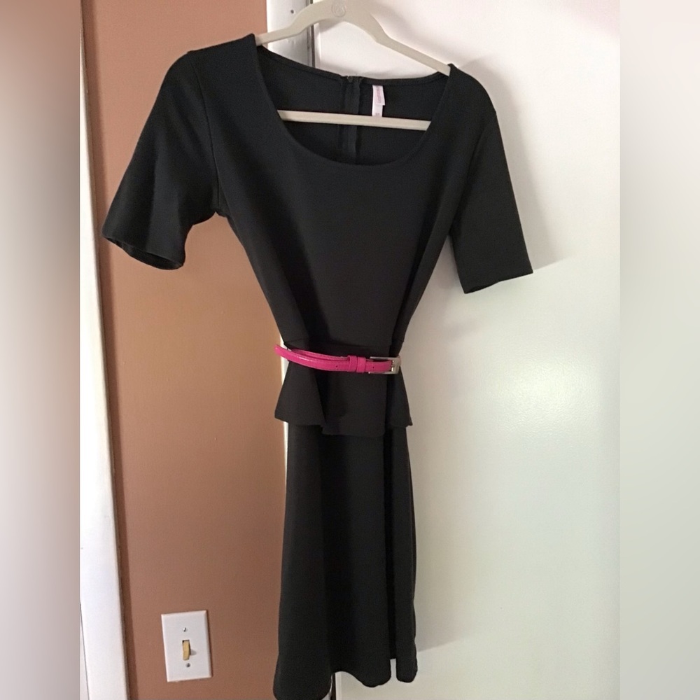 Xhiliration Small Grey dress with hot pink belt
